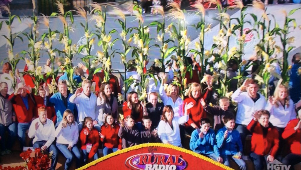 REAL sweat corn 🌽 on the AG PHD TV & Radio float! #roseparade #salutetofarmers #Huskers