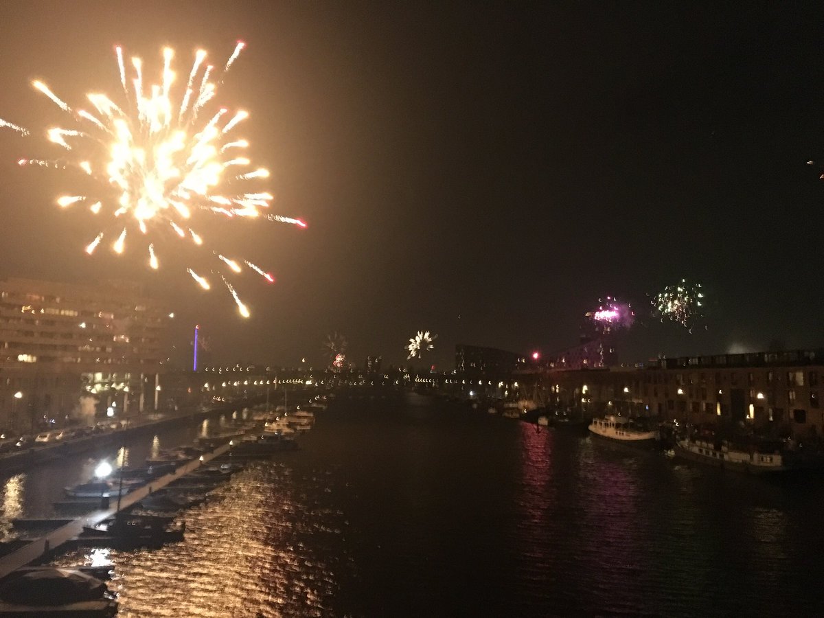 Al de Caramel relaties wensen we een gelukkig, succesvol en klantgericht 2018!