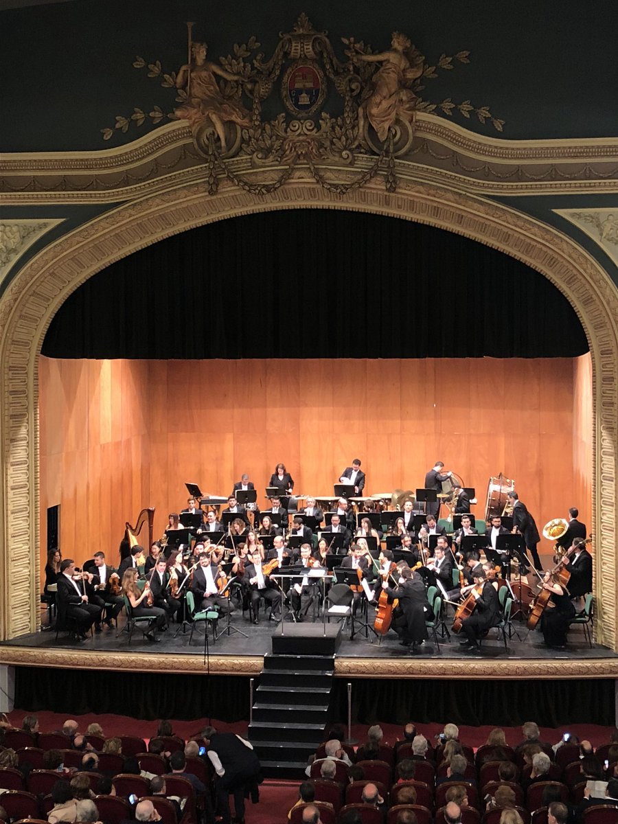 Cuncamusa's tweet photo. En breve comenzamos el #ConciertoAñoNuevo con @OSCE_ELCHE en @granteatre #welcome2018 @ajuntamentelx Dirige #MinheaIgnat https://t.co/Sh2r32suKS