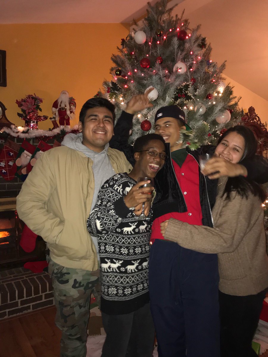 rosiselaxo_'s tweet photo. 2017 was my favorite year ❤️ https://t.co/M3ajpfBczE