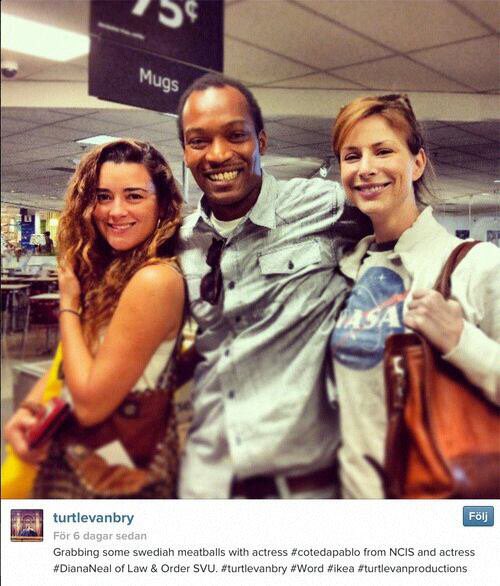 donutsdebsdibs's tweet photo. Once again for #2018WillBeBetter because we all love them and their #friendship #CotedePablo @DianeNeal https://t.co/a3EV4IEexn
