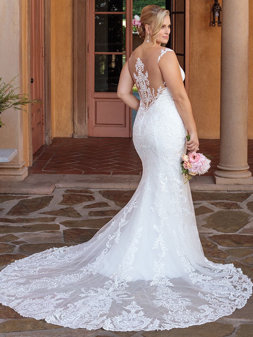 CasablancaBrida's tweet photo. #Style2328C Kinsley is a charming choice for plus-size brides, creating a flattering silhouette of scrolling lace patterns that flourish into a fitted #illusionback design. (https://t.co/g1WzsnQcdQ) // #CasablancaBridal #CasablancaClassic #ClassicFit https://t.co/XtSPNmhkB3