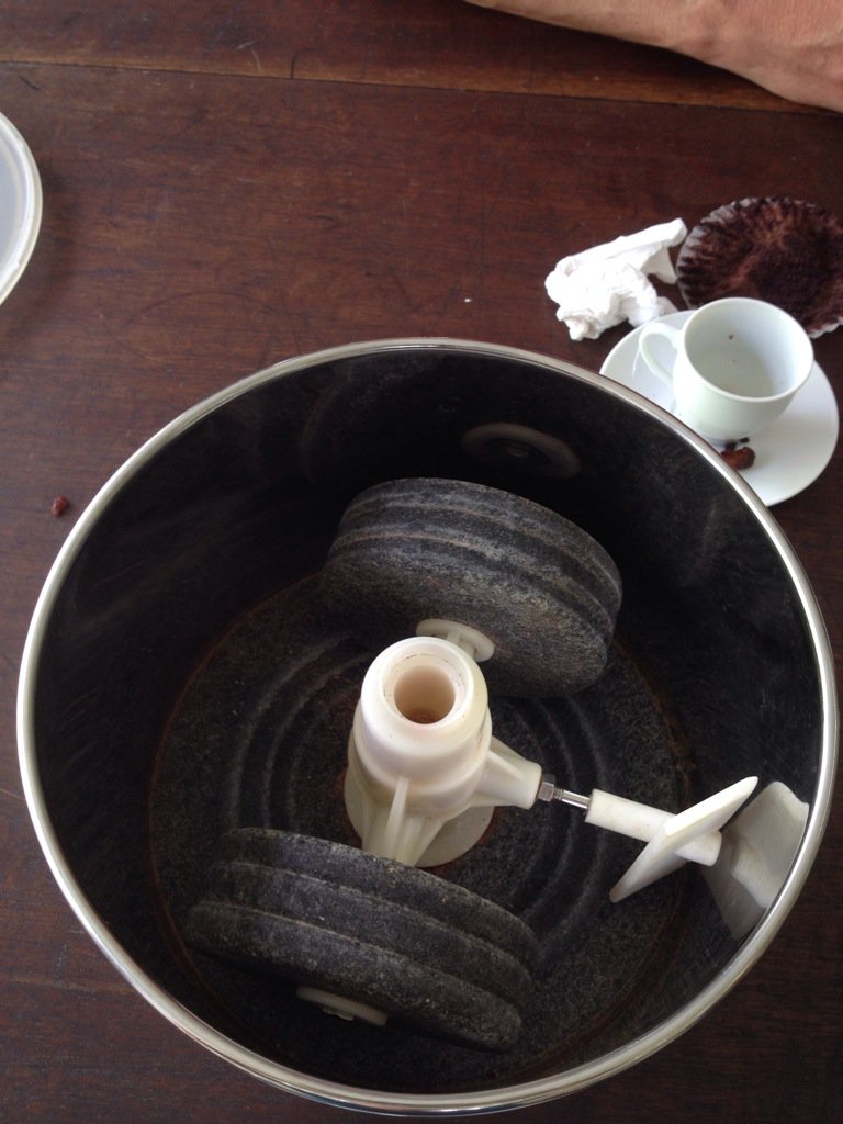 Jaysonwheeler06's tweet photo. Tablette de chocolat : De la récolte de la fève de cacao à sa synthèse. Florilège de photos de la visite. #magique https://t.co/eQsoxsFv9Q