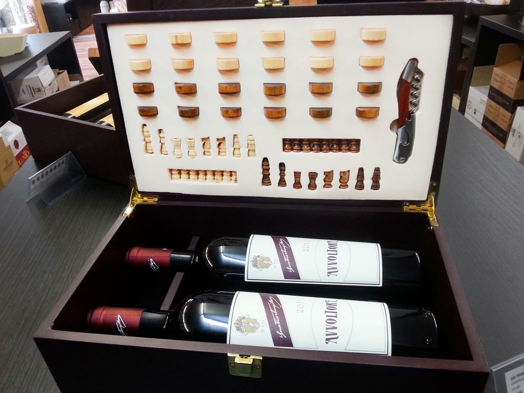 DMVini's tweet photo. Anyone up for a nice party of chess? 

https://t.co/bbw5v57EBg https://t.co/zsf33Dji0j