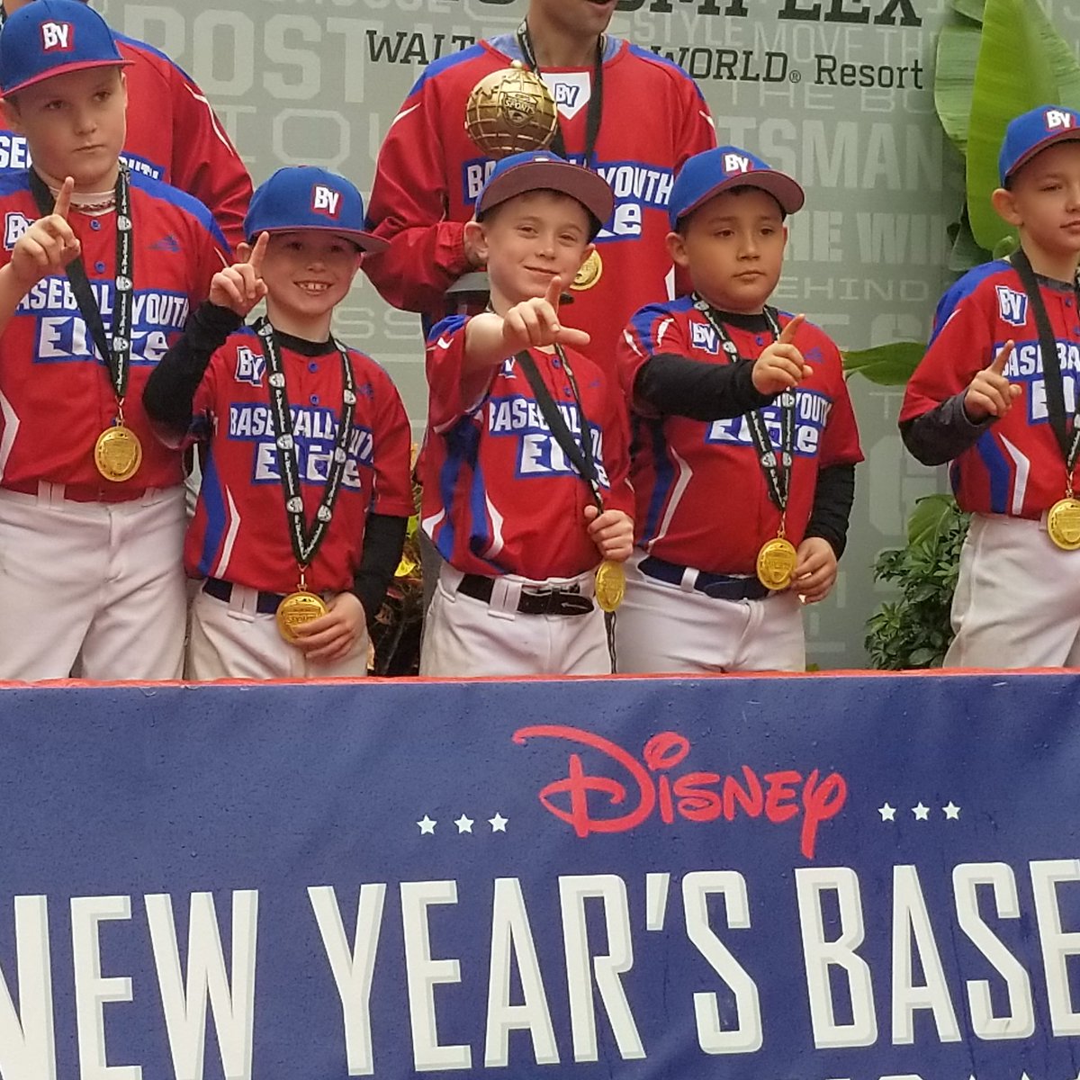 markwalsh73's tweet photo. Markie's team Baseball Youth Elite team won the championship today in Disney. https://t.co/g5O2yDEKA3