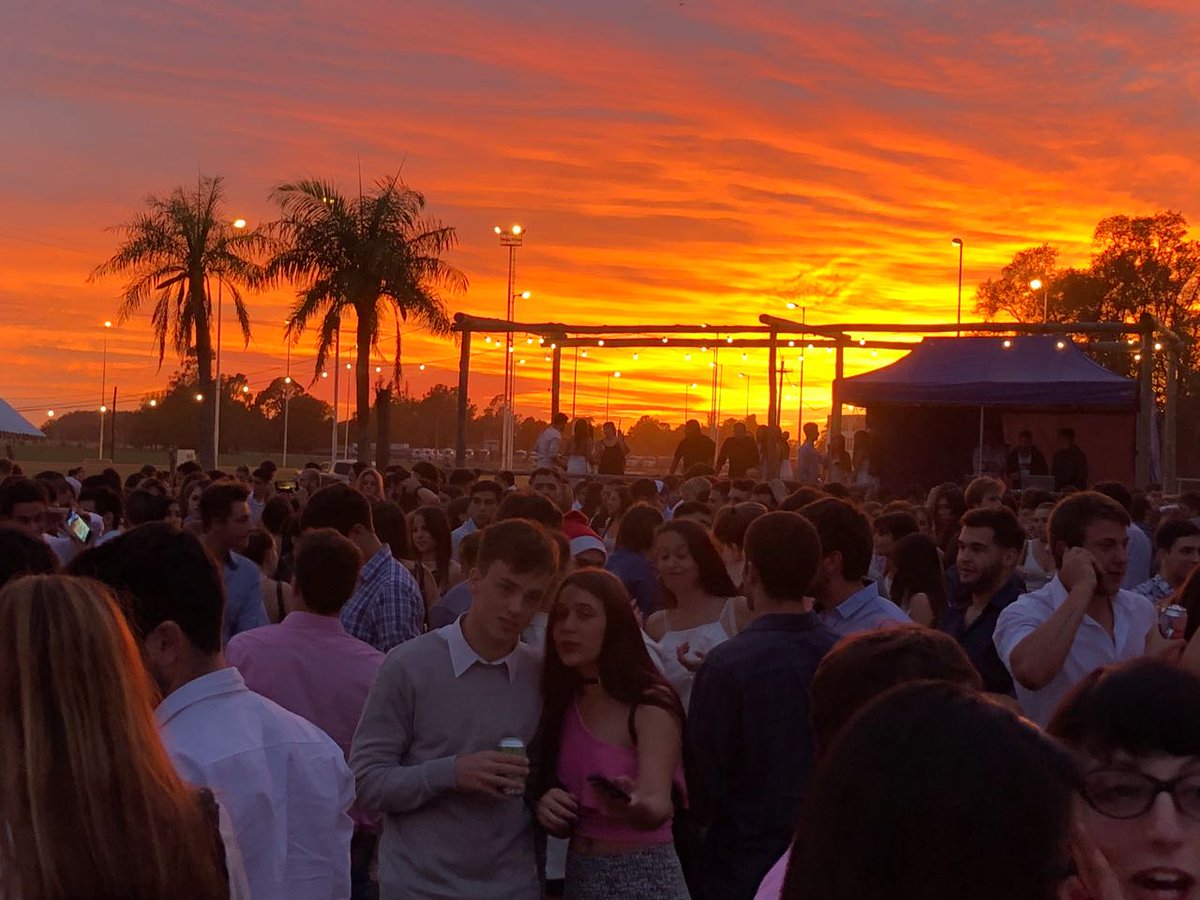 BrunoNigro2's tweet photo. El cielo y @TerapiaDiscoOK 😍😍 https://t.co/y1pmJEactw