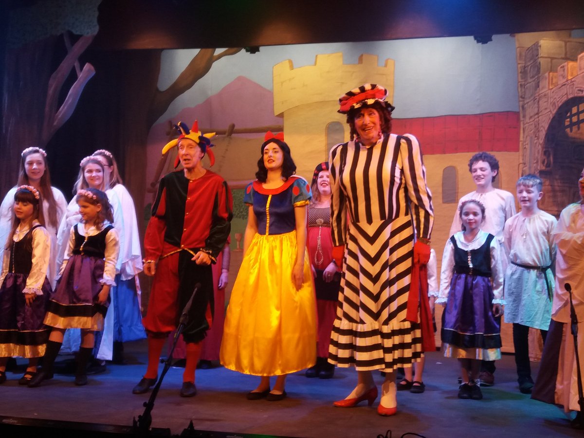 Hanham_Players's tweet photo. A shot from today's dress rehearsal! We cant wait to do the shows! 3rd-7th Jan. Tickets: https://t.co/FnzKICWHCh https://t.co/VjDrzQLk2w