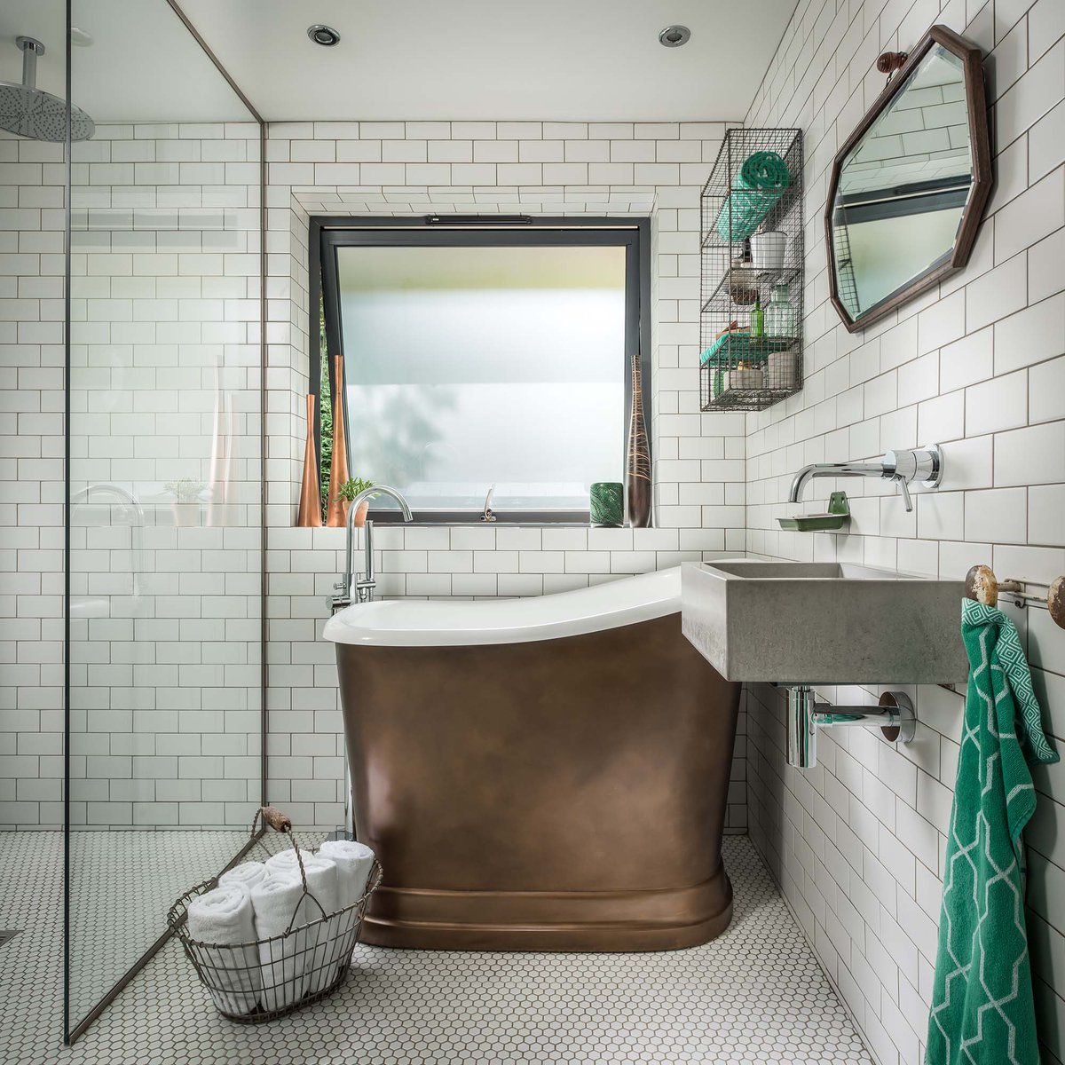 TheAlbionBathCo's tweet photo. A recent customers bathroom featuring the Tubby Torre. Perfect for a smaller bathroom: https://t.co/NutQbHg0uG thanks to @herringbonecreative &amp; Mark Watts for the image. https://t.co/tnOezpgCQi