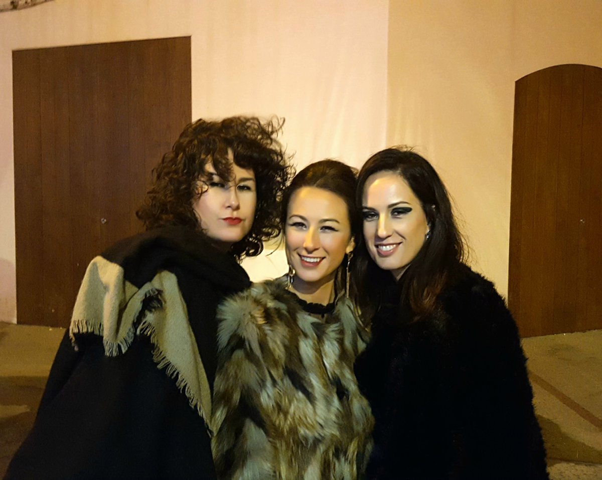 tejadoc's tweet photo. Siempre juntas! SISTERS😍😍😍😍🔝🔝🔝🔝 #sisters #hermanas&amigas #HappyNewYear2018 #navidades2017 #ibizatime #Ibiza2018 https://t.co/2dwK2a7Z77