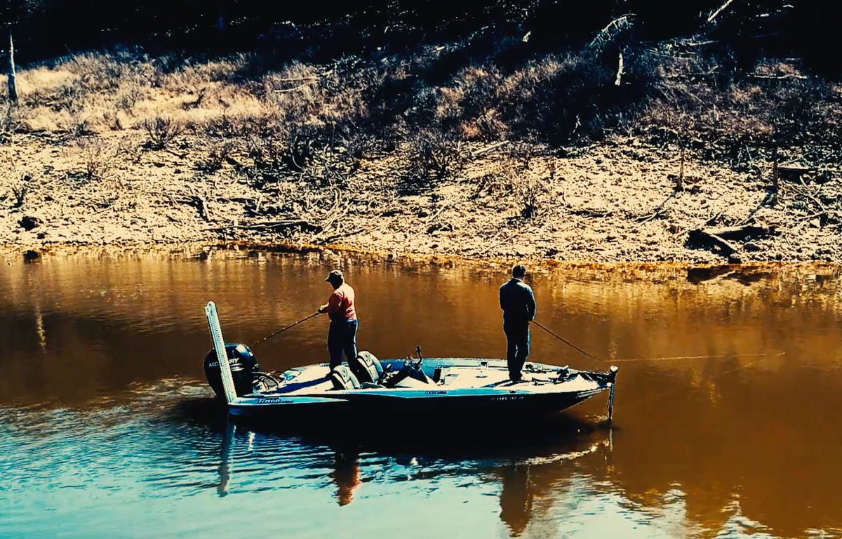 I absolutely love this pic with my dad.   Wish I was fishing with him now.  #enjoythelittlethings #bassfishing #bullshoals #happynewyears