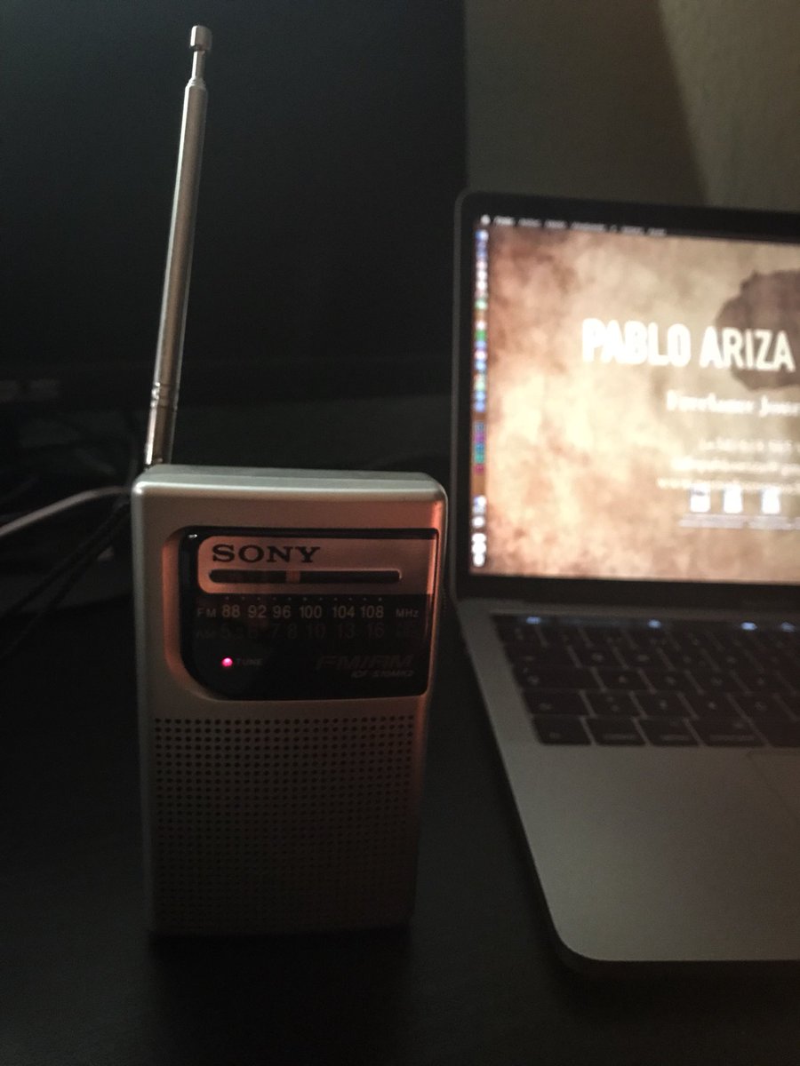 Pablo_Ariza's tweet photo. Da gusto empezar el año pegado a la radio. La hora de Chaves Nogales en @OndaCero_es @carlos__alsina. Muy #GPIO17 https://t.co/YuzkPfwQ7A