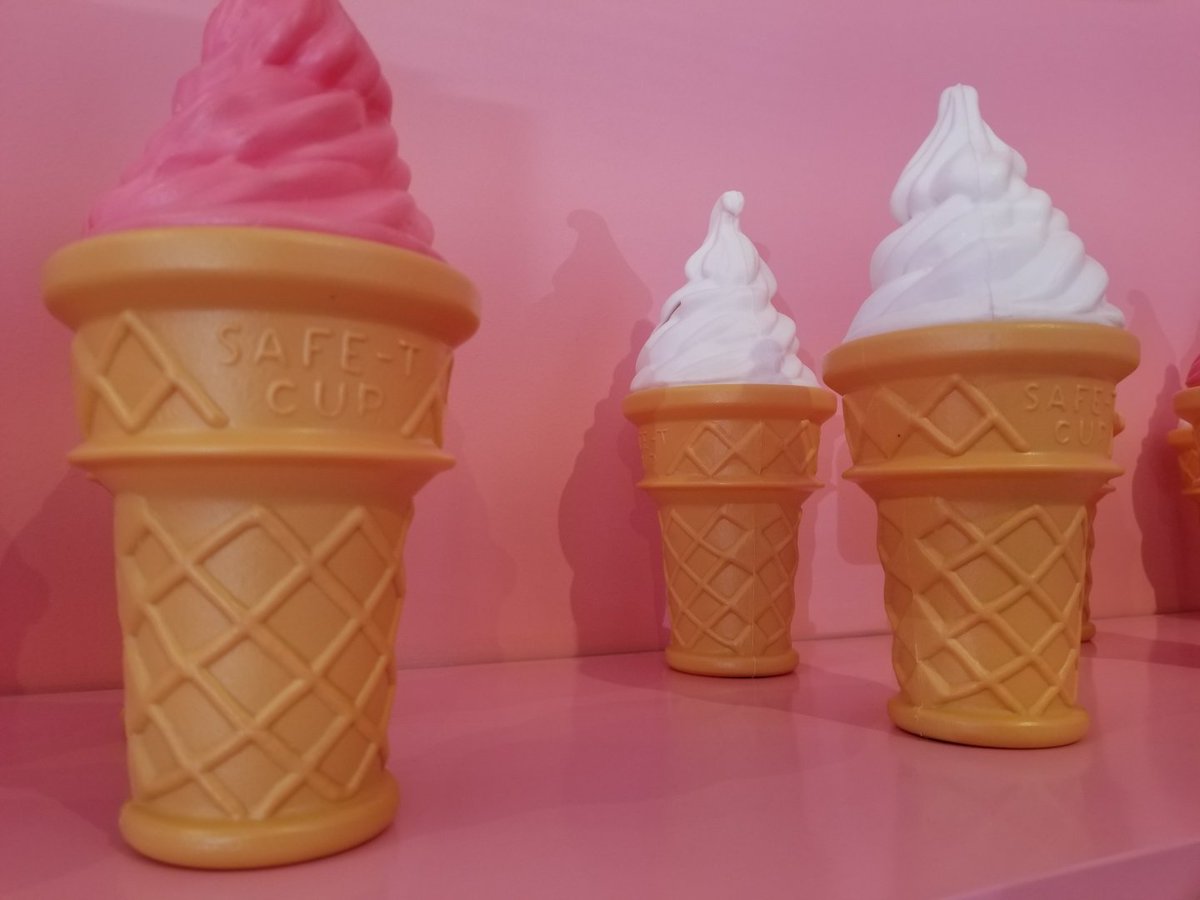 Instagram &amp; #Icecream? The <a href="/MuseumIce/">Museum of Ice Cream</a> is open in #Miami Beach through January. Read all about it from <a href="/savorysin/">SavorySinderella</a>: bit.ly/2AxEWvO