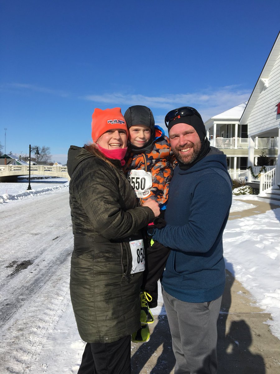 laurapedenjones's tweet photo. Polar 4 Miler Dash today in breezy Winona Lake! #everythingisfrozen #eyelashicicles https://t.co/Dg4tDwB9Dw