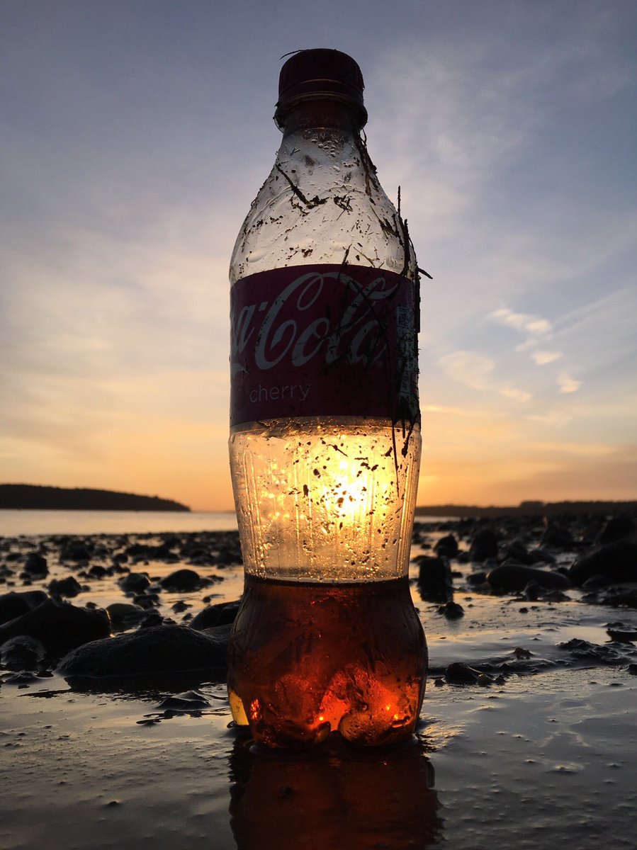 WildlifeGadgets's tweet photo. Plastic sunrise. New Year’s Day 2018. 
Such beauty and sadness all rolled into one. 

Let’s work together to build a tide of change.

#2minutebeachclean #rivercleanup #plastic #cocacola #plasticbottle #suffolk #plasticawareuk #singleuseplastic https://t.co/zZd5jDwlTP