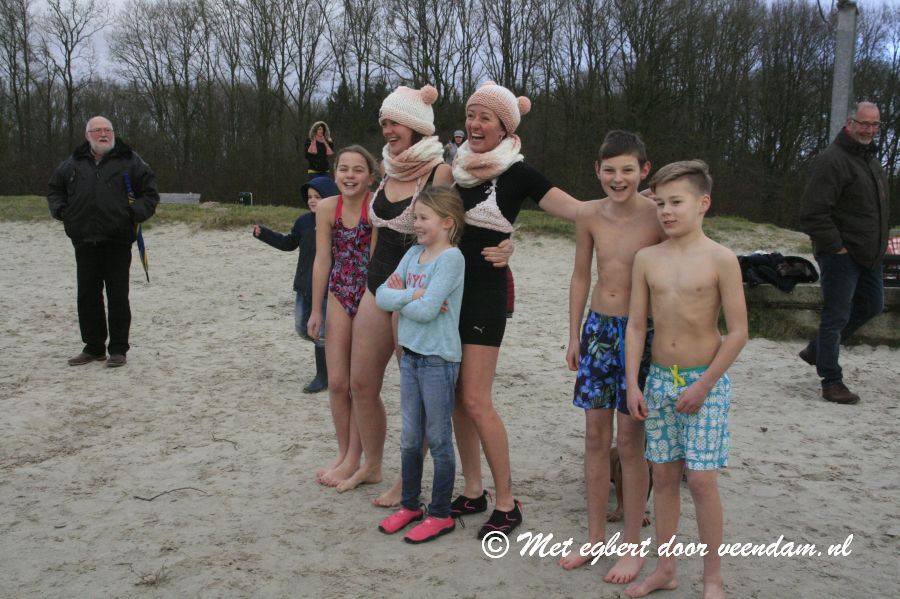 peetpietsje's tweet photo. Nieuwjaarsduik in @VO_Nieuws1 @VeendamNL Het begin van een nieuwe traditie! #Veendam #nieuwjaarsduik2018 https://t.co/q3wFauNULp