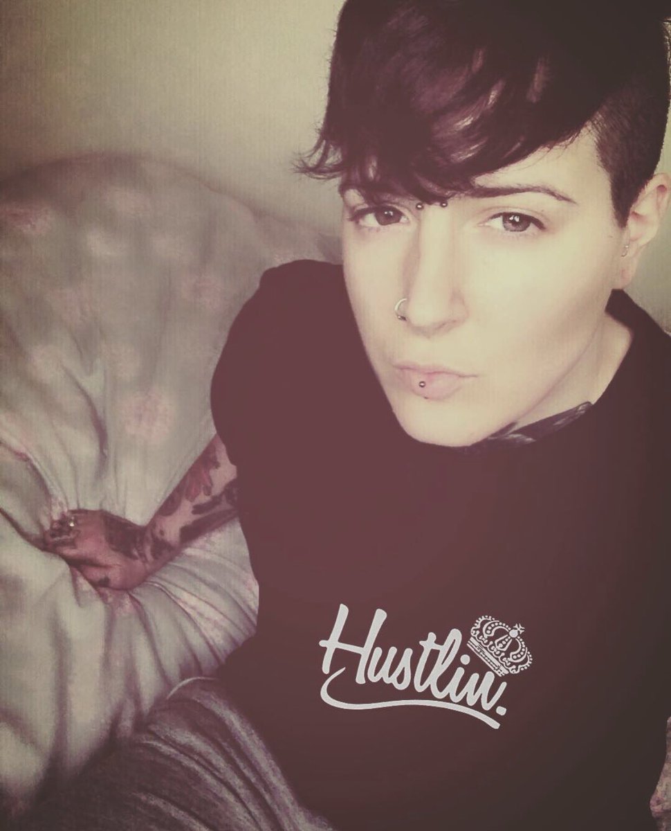 TheRealRiley0's tweet photo. New year.. new start.. new motivation and drive for success.. get your hustle on! #resolutions2018  #fashion #lgbt 

You only fail when you give up! 
Keep Hustlin and chase your dreams 

Tshirt available from
https://t.co/mIjVenYk9I https://t.co/Ni3zLLRdld