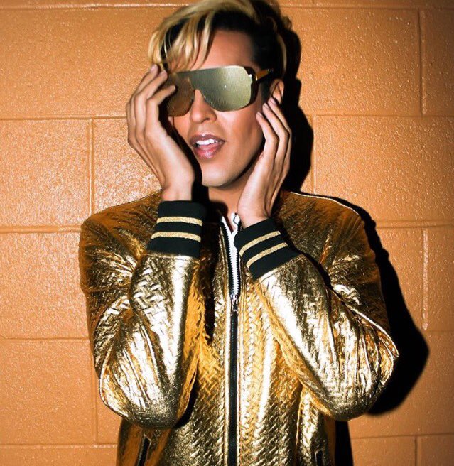 It's #NewYearsDay! Happy 2018 to all of you! I hope this year shines for everyone 🎉