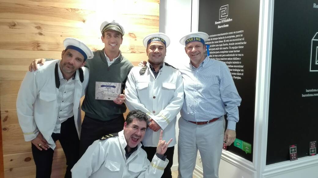 RoomRiddlesBCN's tweet photo. ¡Eleven anclas! Los capitanes están listos para navegar por el Mediterráneo🙋😀 https://t.co/vuH4egXXhr