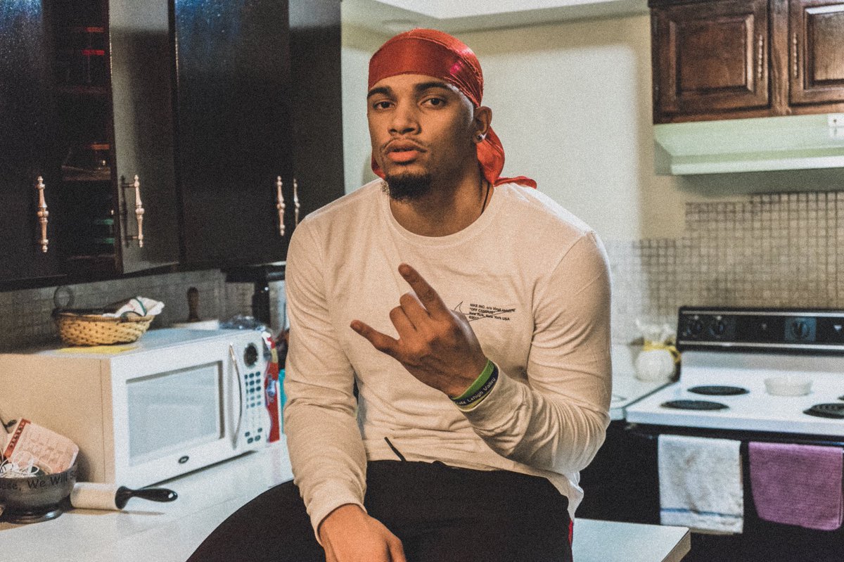 2twntytwo's tweet photo. Happy New Years from the drippiest nigga alive π§ #TheBigWolfπΊ https://t.co/5CA3UWj8qt