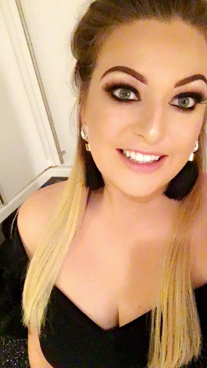 BecciStreet1's tweet photo. NYE 🥂🍾 #NYE #partytime #1NightOnly https://t.co/hPUregwDbD