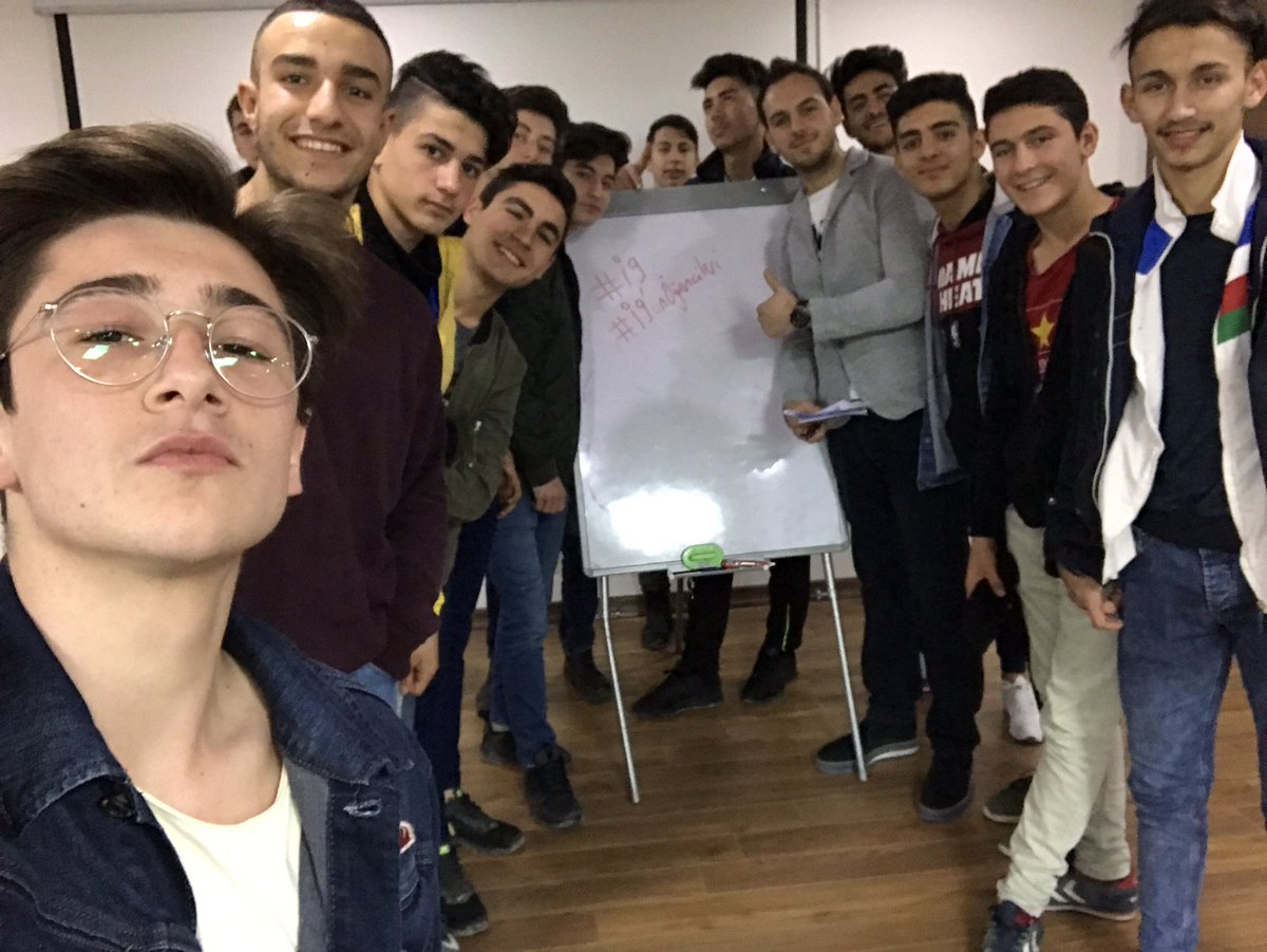 ismailinann9's tweet photo. 2018 yılının ilk günü U17 takımımızla çalışmalara hız kesmeden devam edelim dedik bugün günü ikiye böldük ilk önce öğrencilerimle mental , sonrasında sahaya geçerek topla çalıştık .. #mentalidman #geleceknesilleriçinçalışıyoruz #i9 #i9unöğrencileri https://t.co/kcP95rIM71