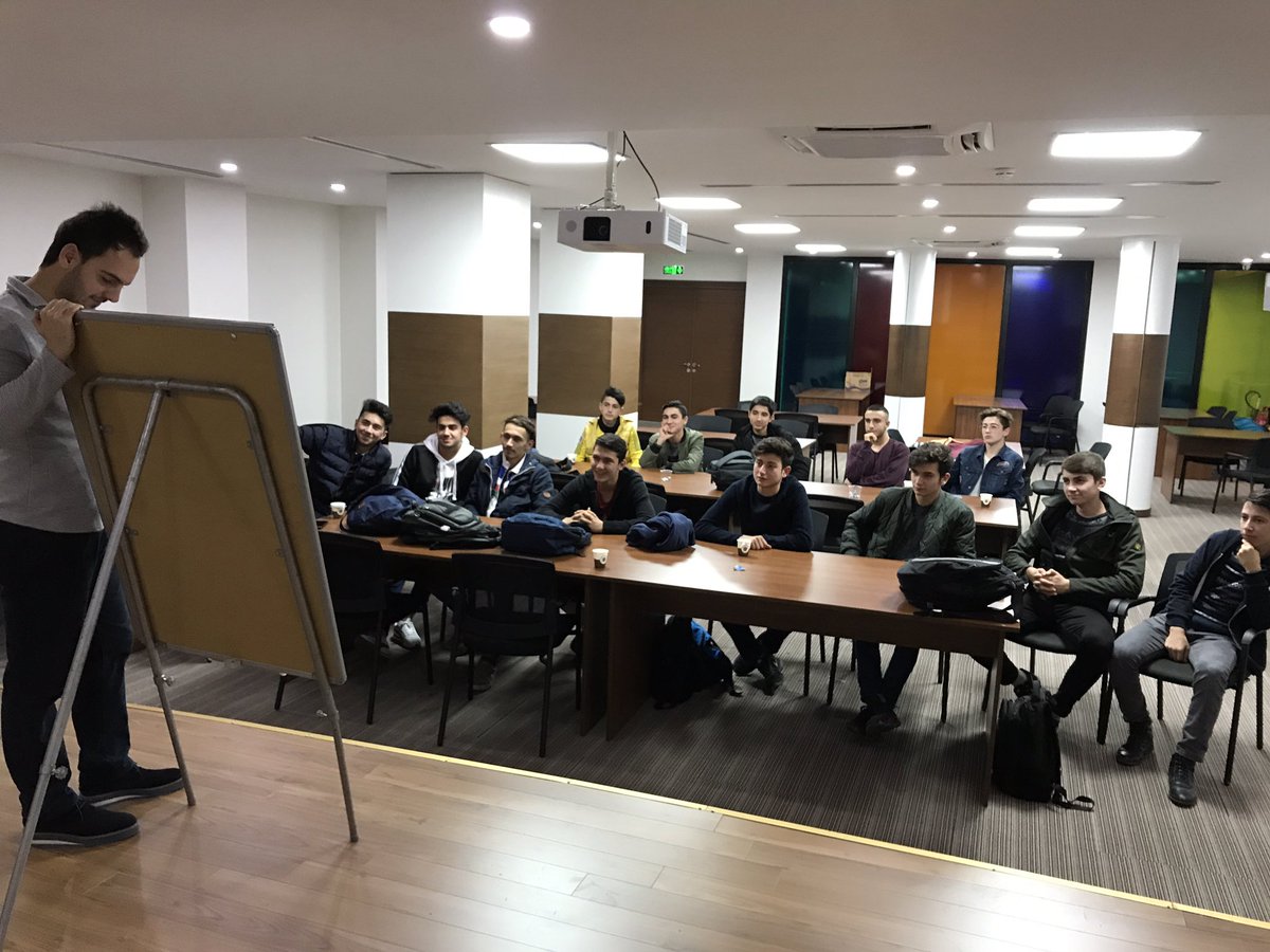 ismailinann9's tweet photo. 2018 yılının ilk günü U17 takımımızla çalışmalara hız kesmeden devam edelim dedik bugün günü ikiye böldük ilk önce öğrencilerimle mental , sonrasında sahaya geçerek topla çalıştık .. #mentalidman #geleceknesilleriçinçalışıyoruz #i9 #i9unöğrencileri https://t.co/kcP95rIM71