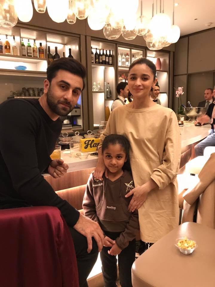 DanElinor's tweet photo. Ranbir and Alia with the little fan Elian❤️ Thank You so much!! #Happy_New_Year #TelAviv https://t.co/ir5nzfAkgt