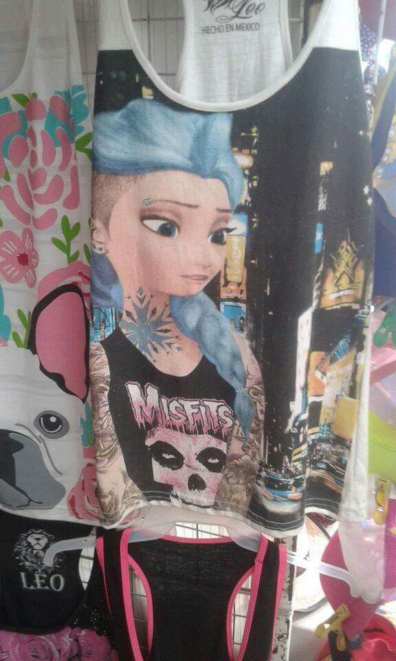 Bootleg_Stuff's tweet photo. I love bootleg Frozen clothes, I really do https://t.co/GIZ3gI6qc2