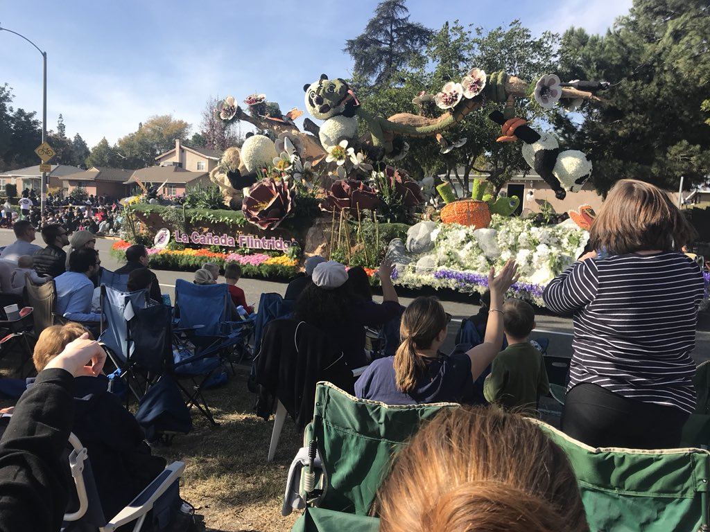 mrpasz's tweet photo. Thanks to all who brought the #LCFTRA Panda-monium float to life for the #TournamentOfRosesParade! Saw some @LaCanadaUnified student volunteers hard at work! https://t.co/P8GDvogcTp