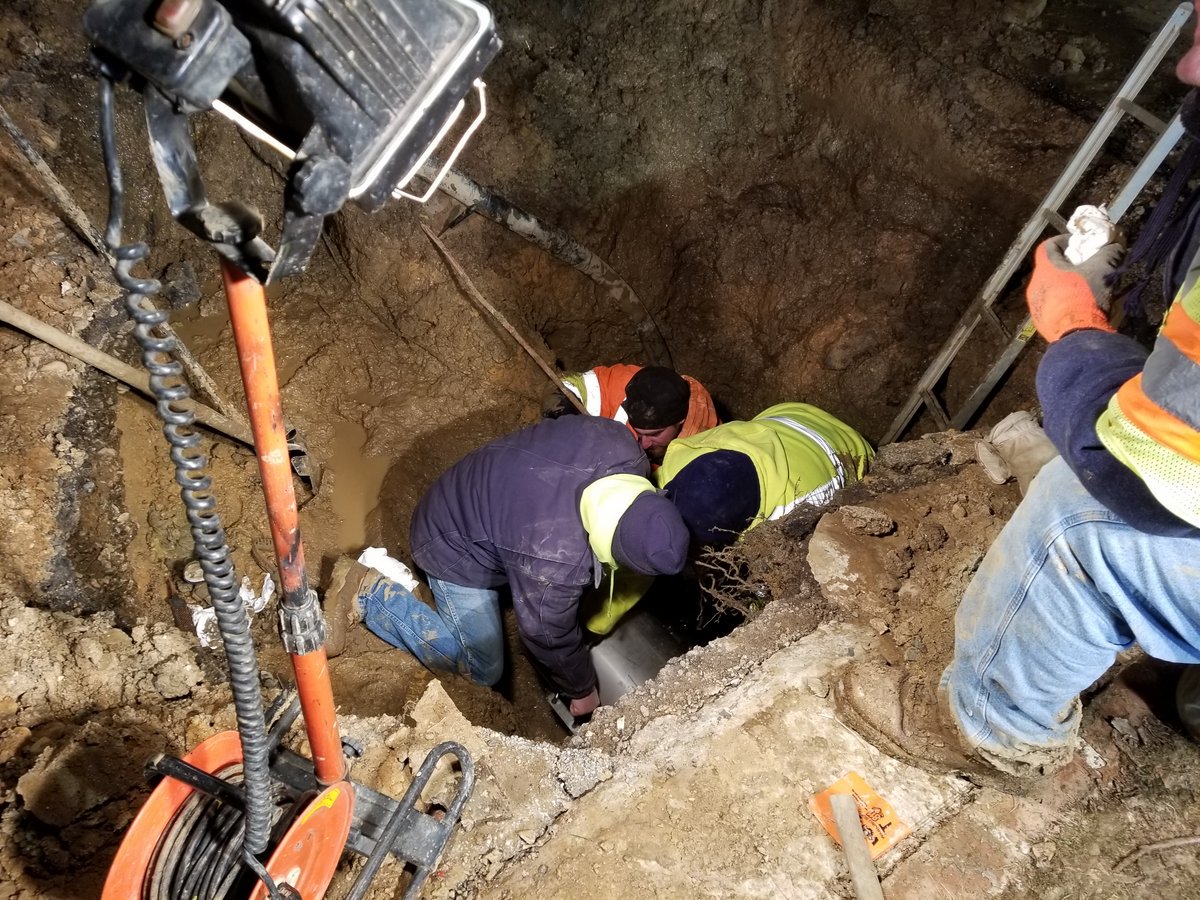 msilvers's tweet photo. Our thanks to supervisor Bob and his hard-working @SoBrunswickTwp Public Works crew for their Henderson Rd #WaterMainRepair work tonight  to restore local neighborhood service under difficult excavating and freezing 12 degree conditions. @SoBrunswickPD https://t.co/wLXdLSSUlr