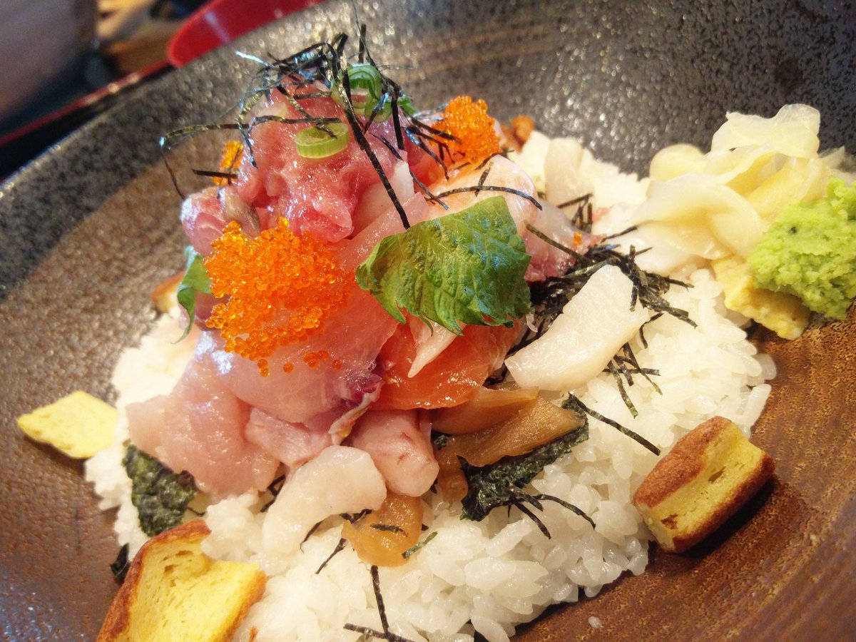 curiositytotheo's tweet photo. First meal of #2018 was this beautiful chirashi don.

#eats #food #foodieto #foodie #foodielife #foodgasm #foodporn #foodforfoodies #foodblogger #foodpic #foodlover  #goodfood #goodeats #yum #yummy #yyz #curiosityeats #dinner #lunch #izakaya #japanesefood https://t.co/5hPjLzyeWG