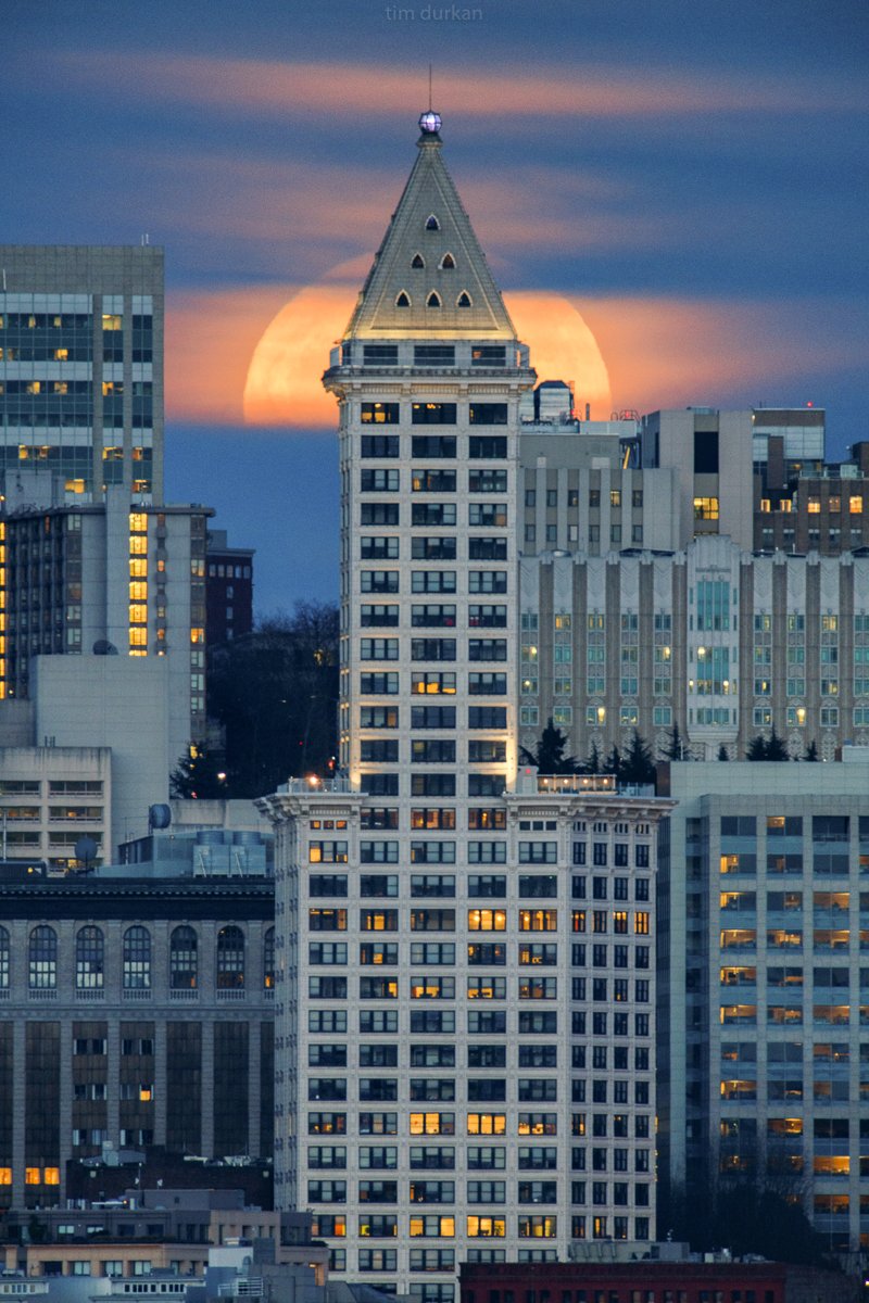 timdurkan's tweet photo. From tonight in Seattle - the first #fullmoon #supermoon of 2018 and it was AWESOME! https://t.co/s2M4EJjiEc