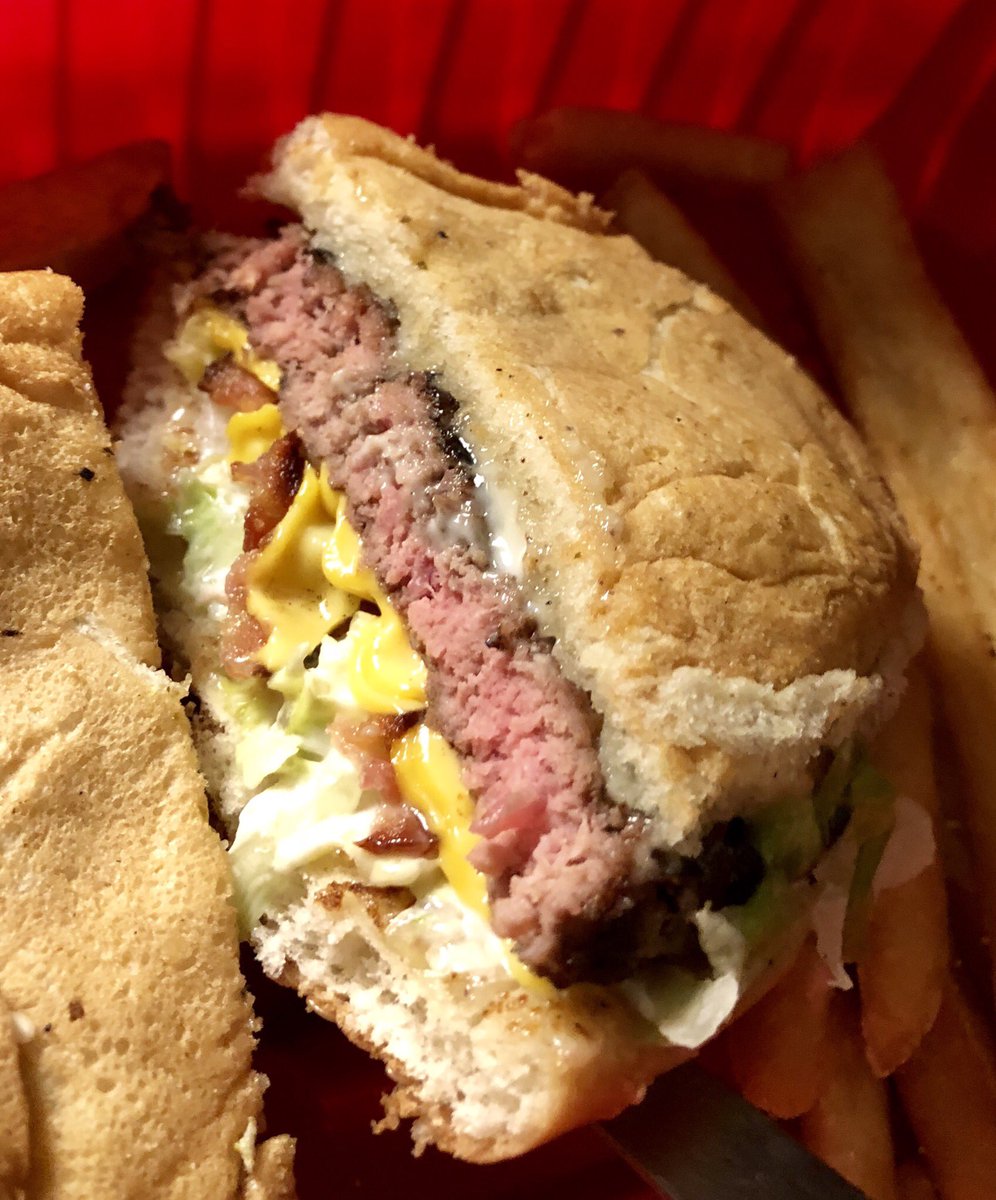 ericvtorres's tweet photo. When u ask for no pink. Thanks a lot @redrobinburgers https://t.co/jsVgkhNho0