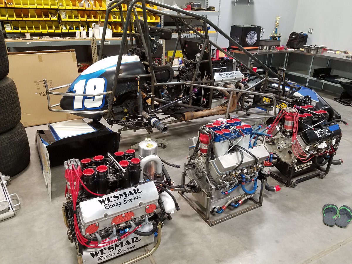 Reinbold19AZ's tweet photo. Happy New Year from Reinbold/Underwood Motorsports! We are excited to start the season in vegas and then @perrisautospdwy with B. Short driving the @SpikeChassis , Wesmar powered 19AZ. As well as helping @HunterPercent in his @WorldofOutlaws car #AMEElectrical https://t.co/gDfTqnWSVB