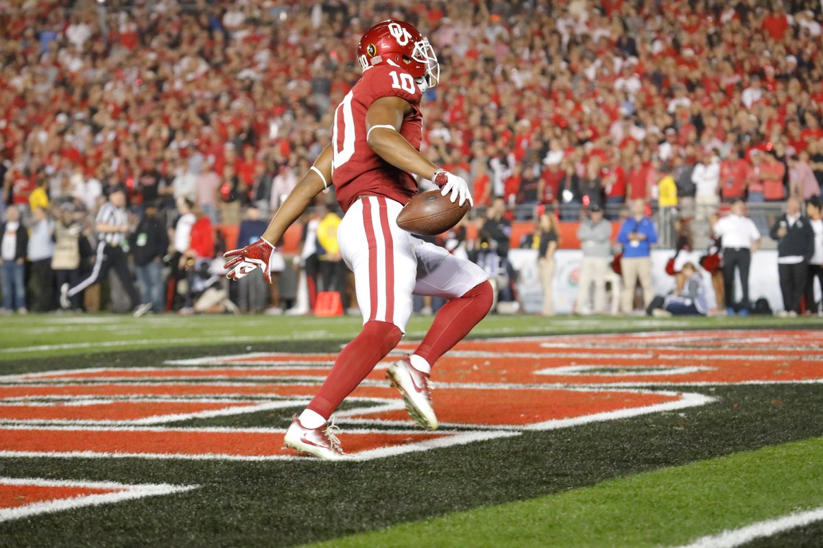 OU_Football's tweet photo. 2️⃣ words:

SOONER
MAGIC

#BoomerSooner https://t.co/BBo52GcAsX