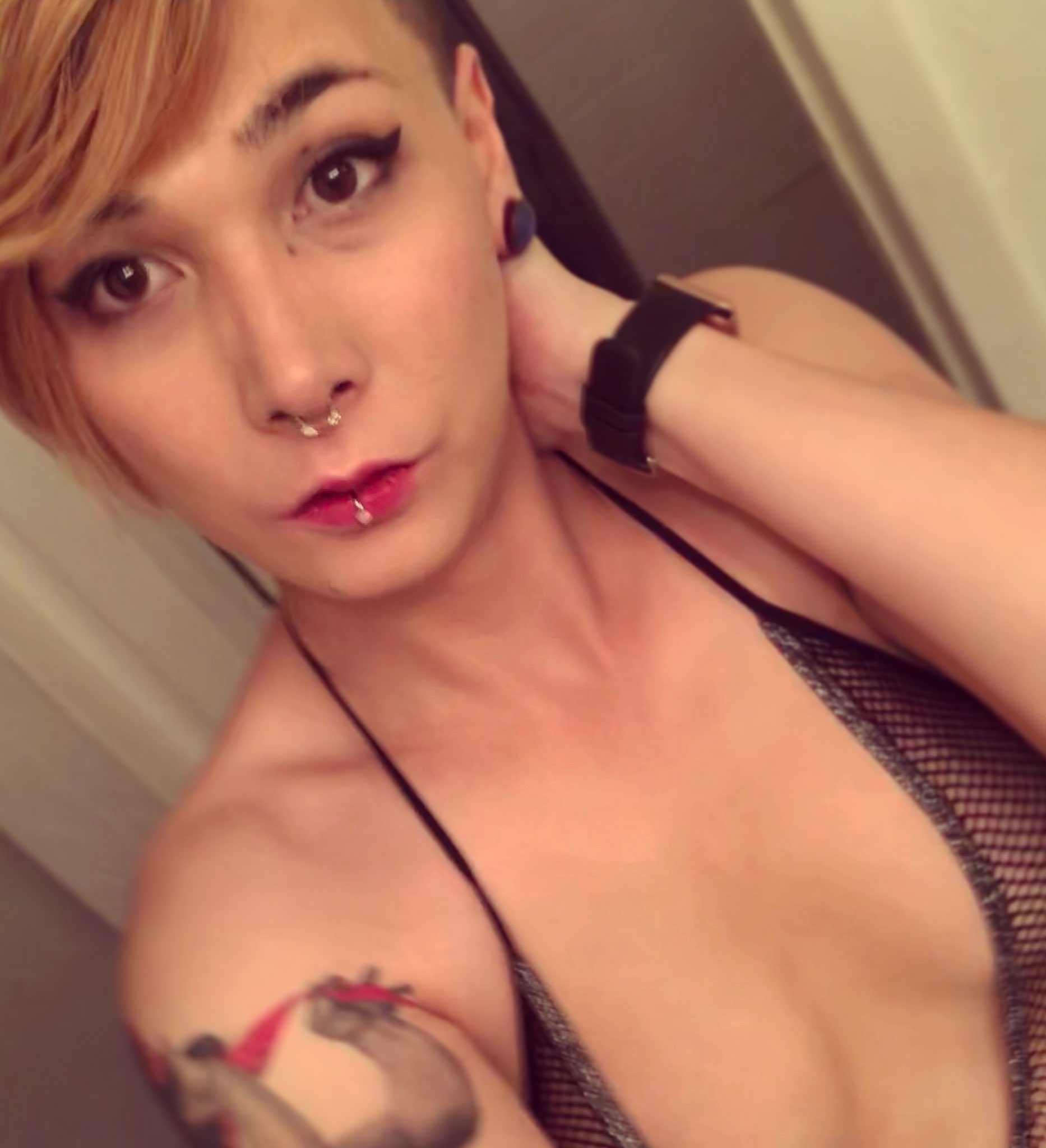 Happy New Year everybody ! 🎊♥️💋 https://t.co/Tw6DoA8fCv