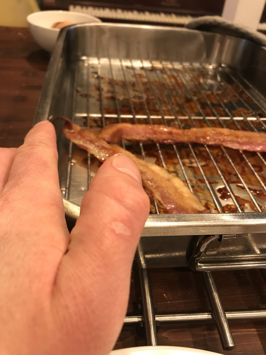 shoesize38's tweet photo. Iβm cooking a meal everyday for the family in January. Best to get these burns out of the way early. #mdpod https://t.co/IG5JavZE42