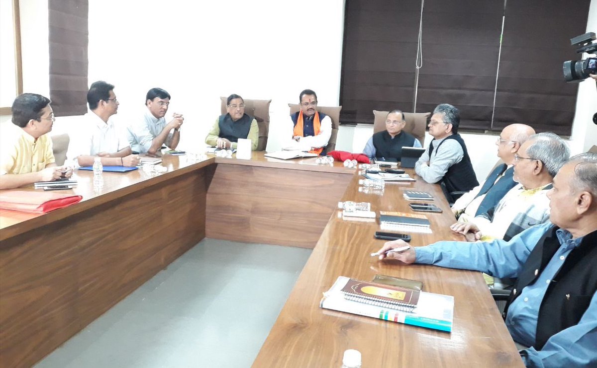 IKJadejaBJP's tweet photo. પ્રદેશ કાર્યાલય ખાતે ગુજરાત પ્રદેશ ભાજપ સંગઠનની બેઠક, શ્રી કમલમ્ https://t.co/mpUTRrzJu0