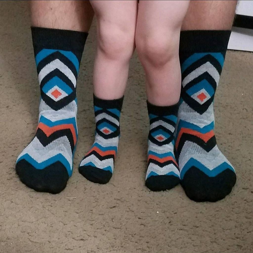 OleSammyCat's tweet photo. Matching socks? Yup. Thanks to @pairofthieves for the set. More soon? #sneakyperformance https://t.co/SfCJDeRr21 https://t.co/TQS2ExRUwh