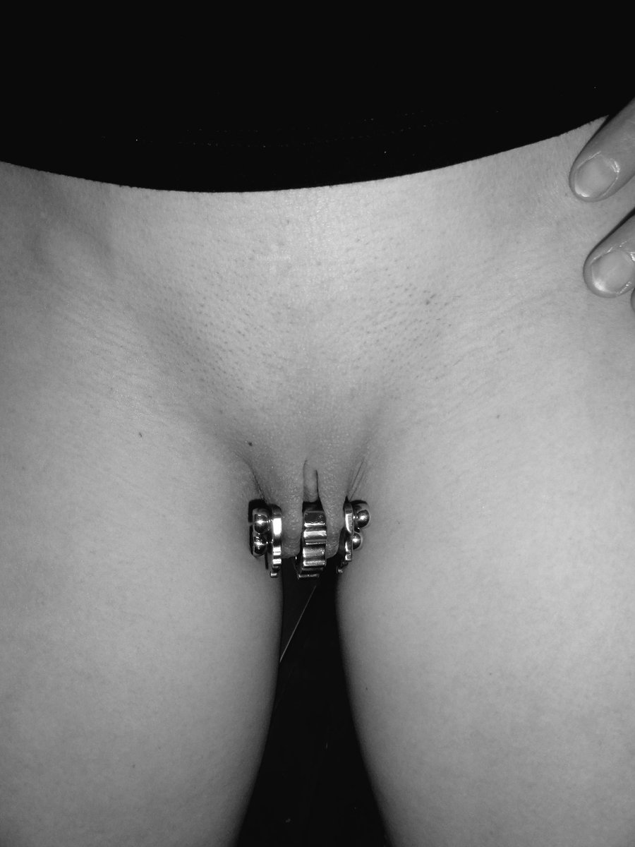 Such a commitment from this gal in her female creature cage! #chastity #fem...