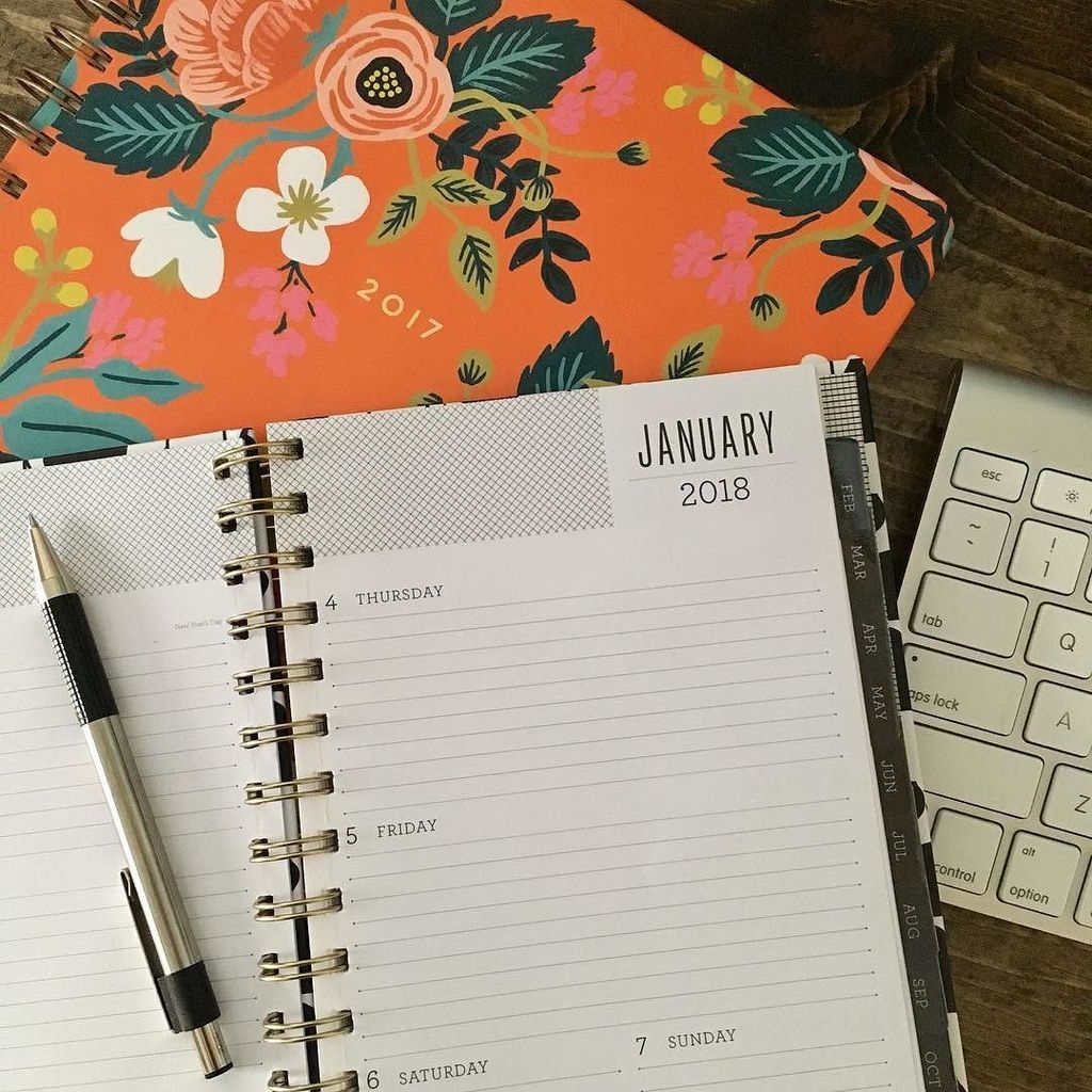 2birdstone's tweet photo. Out with the old and in with the new! I love a fresh planner filled with blank spaces and possibilities. Happy New Year, let 2018 begin. 🎉✨🍾 https://t.co/8oPs7fV8f8 https://t.co/dIXmj85fBf