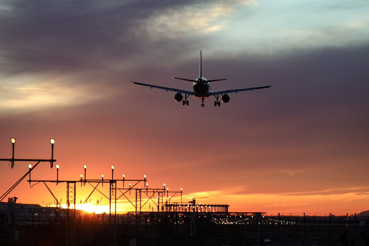 bcnlive's tweet photo. Aterrizando en el aeropuerto de #Barcelona https://t.co/wc1HBrQCzr