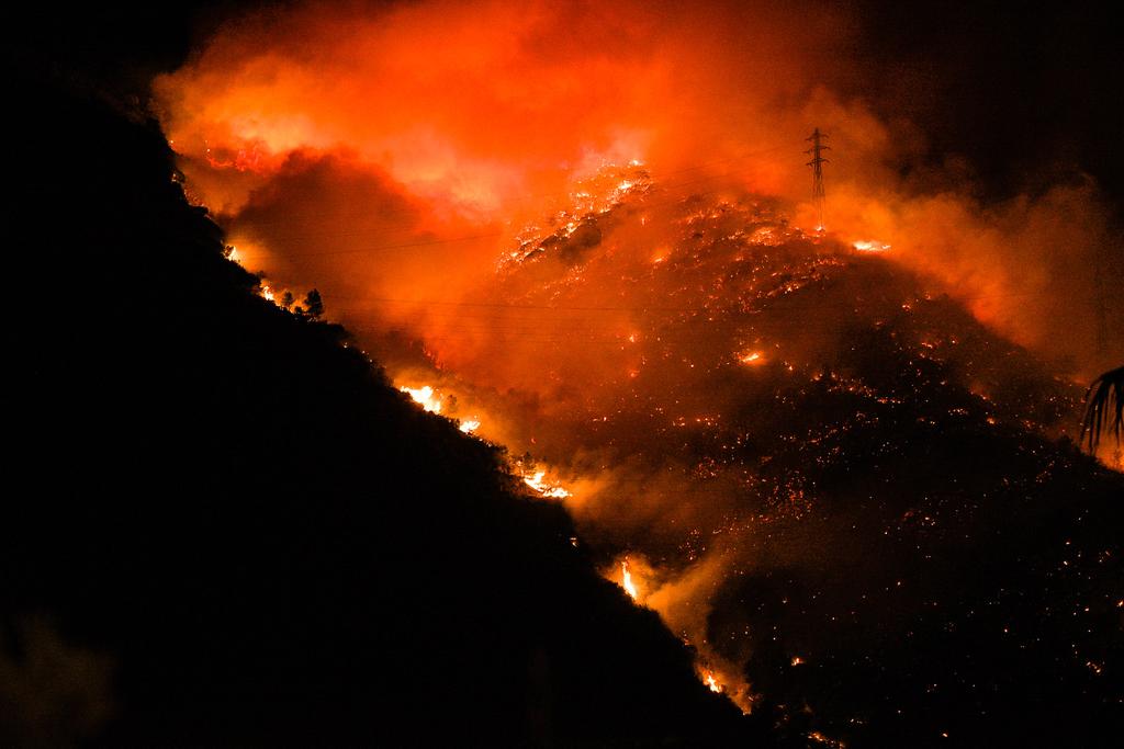 fotografo_JS's tweet photo. Más fotografias del #incendio #castelldefels https://t.co/GJJgWJDyEw