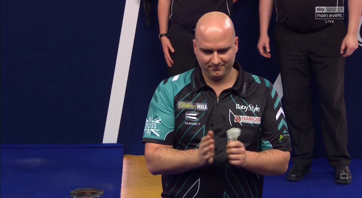 _LSportUpdates's tweet photo. GAME SHOT AND THE 2018 WILLIAM HILL WORLD DARTS CHAMPION ..... #TAYvCROSS #WHDarts 

@RobCross180! https://t.co/mfBcykT5vH