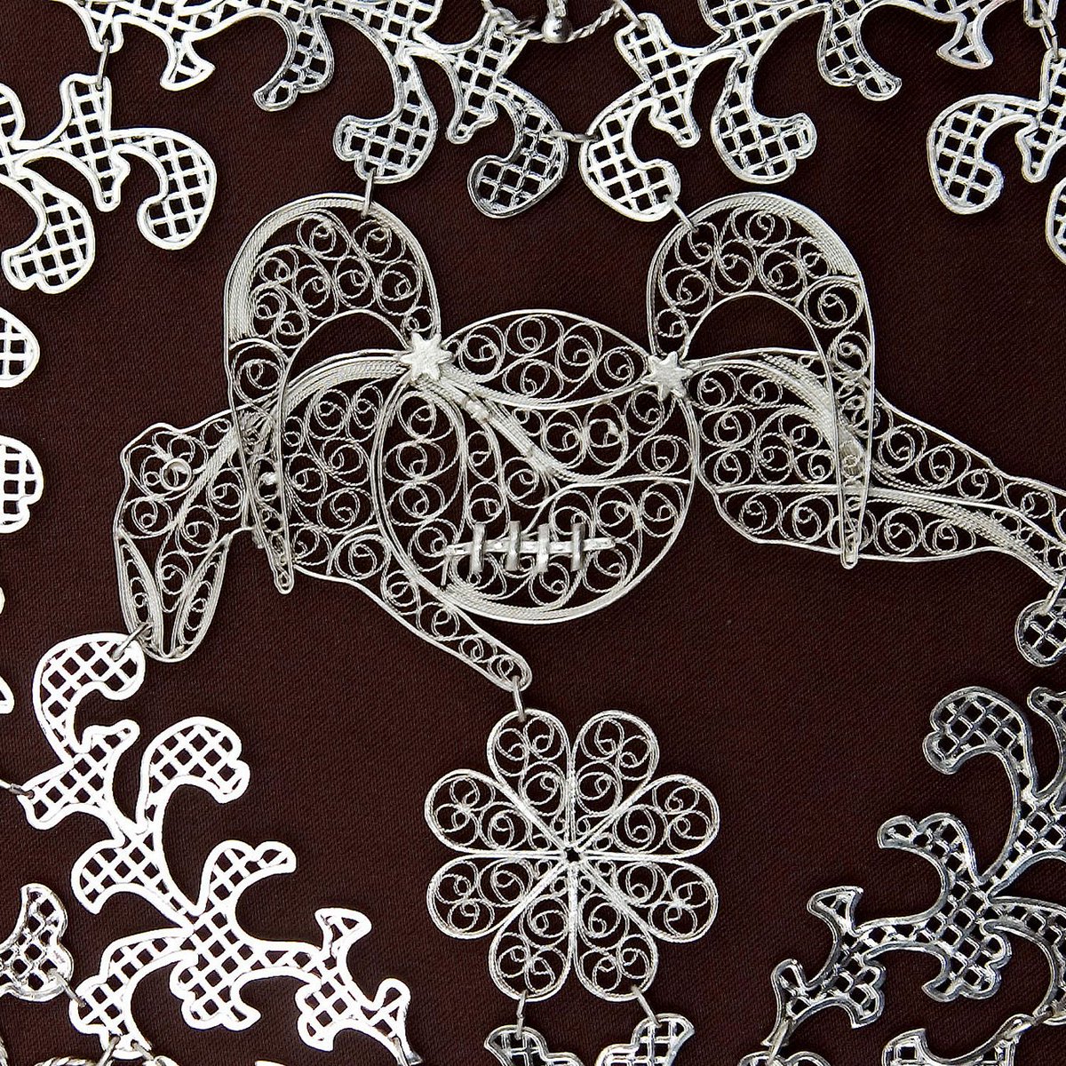 Mantilla/Mi maja.
From the Manuela series

184cm x 56cm. Spanish traditional headscarf. 3000 articulated silver components. Object as a muse exhibition. Crafts Council

Sculpture