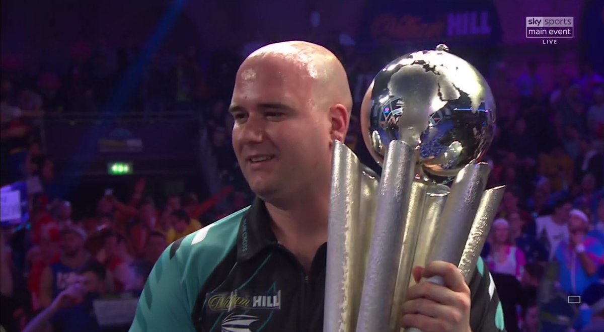 _LSportUpdates's tweet photo. A night @RobCross180 will NEVER forget. #TAYvCROSS #WHDarts https://t.co/JAaDXAQvbW