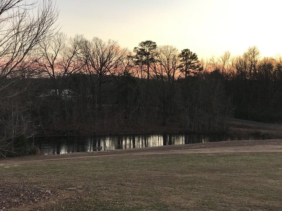 kate_mccrea's tweet image. #FirstSunset of the #NewYearsDay May this year bring nothing but joy and happiness as we leave past grievances in the past.  #HappyNewYear