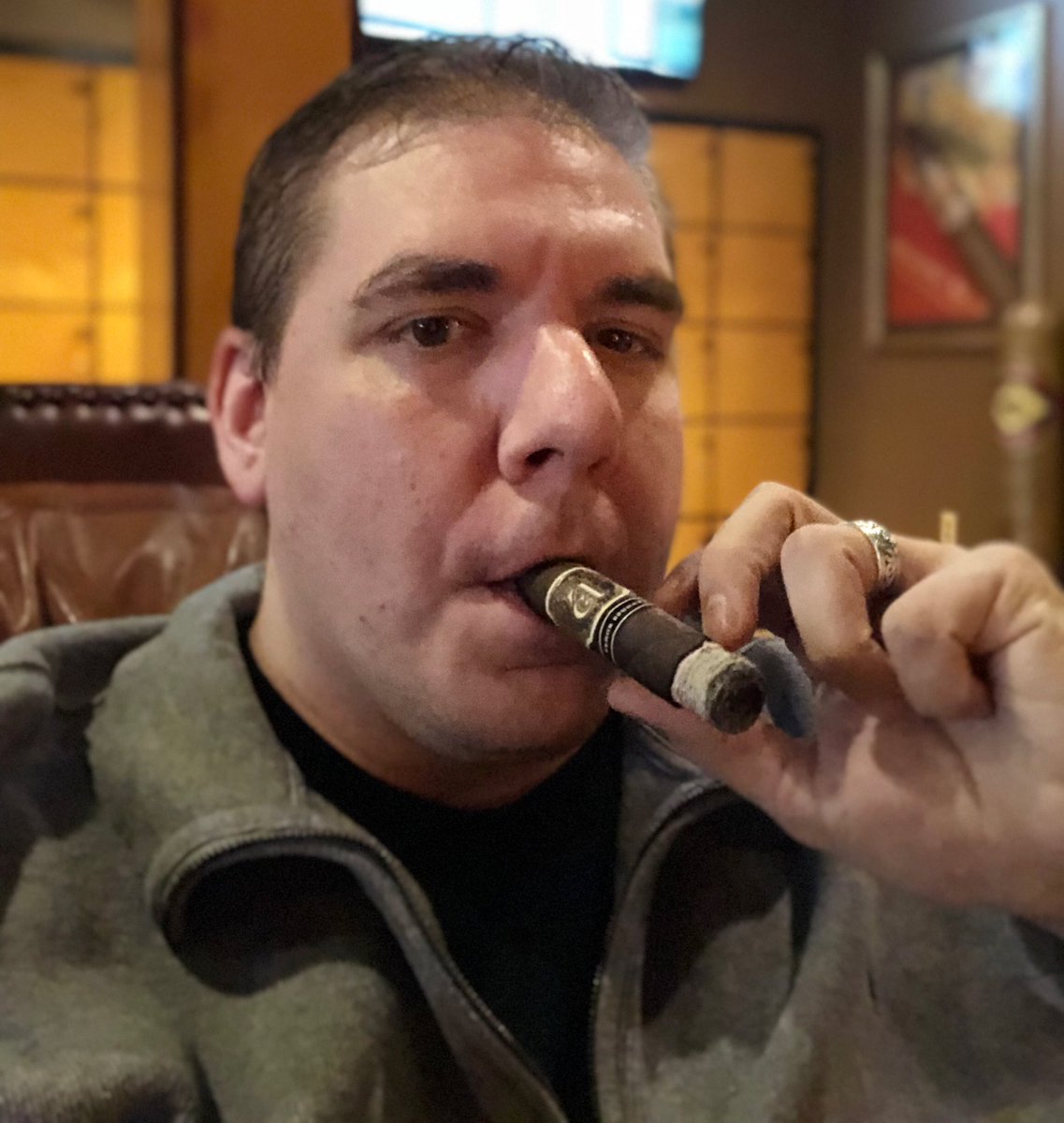 toastedfoot's tweet photo. Enjoying the @CandAcigars Señor Esugars #cigar from our Top Ten Cigars of 2017 list. https://t.co/onXdNE7zpv
