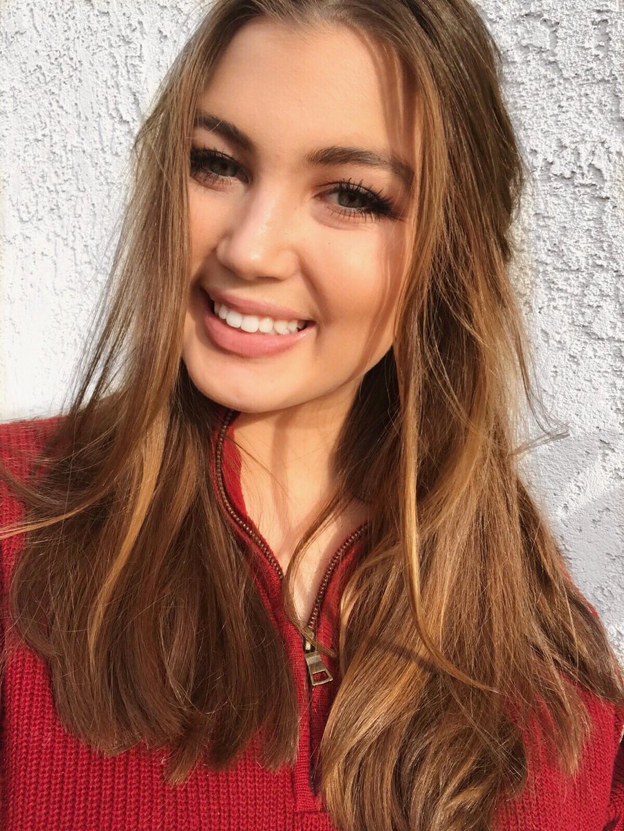 thiccafdolan's tweet photo. goodbye 2017, hello 2018 🎉❤️
#TuesdaySelfie https://t.co/FYrQ75uy98