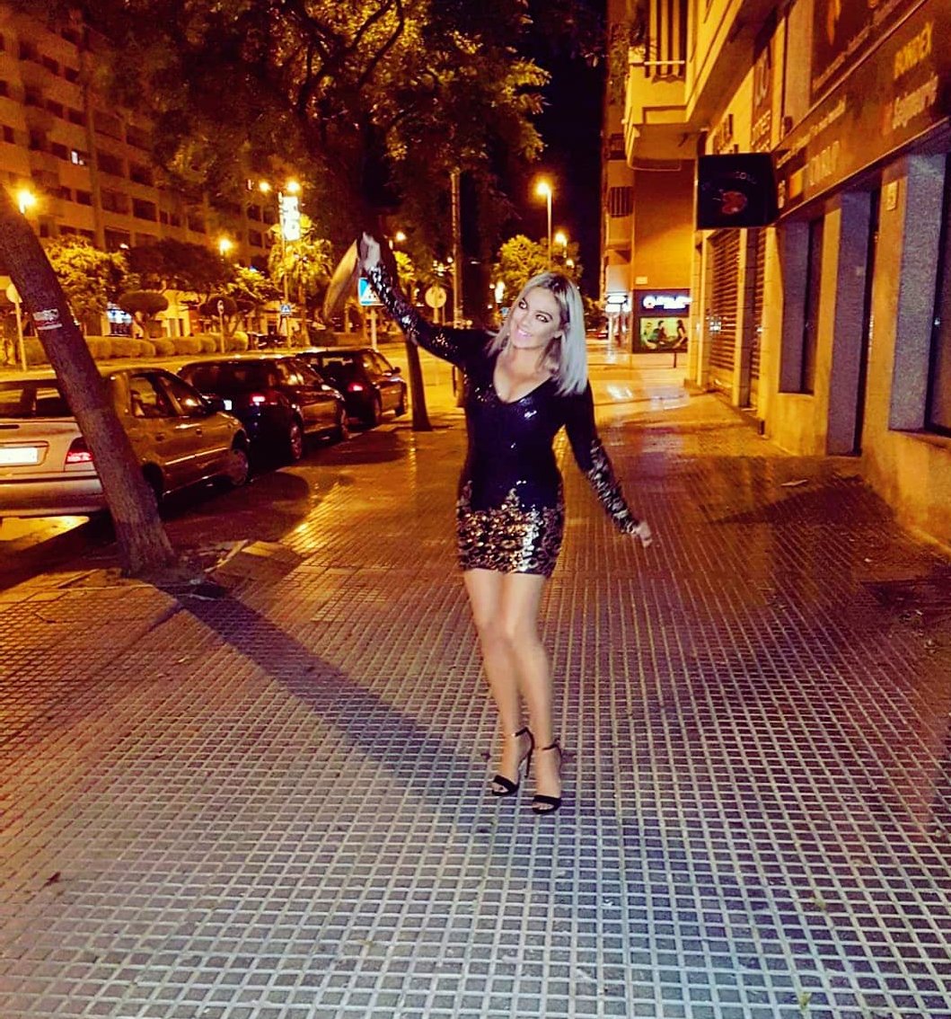 DavoLydia's tweet photo. Deséalo tanto,tanto...que el 2018 no tenga más remedio que dártelo¡!feliz año nuevo¡!😘😘🎉🥂 https://t.co/x5N2YOQPzp